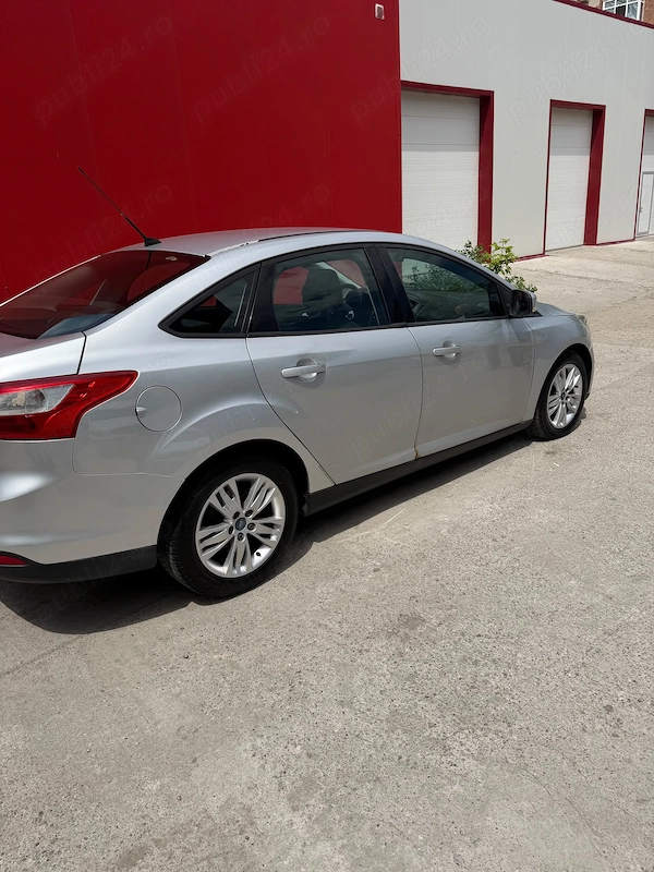 FORD Focus 2011 — imagine 5