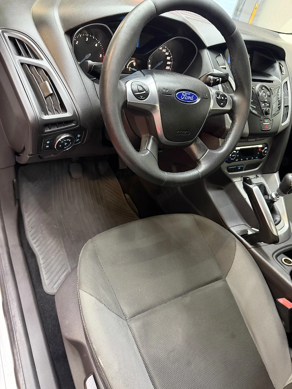 FORD Focus 2011 — imagine 10