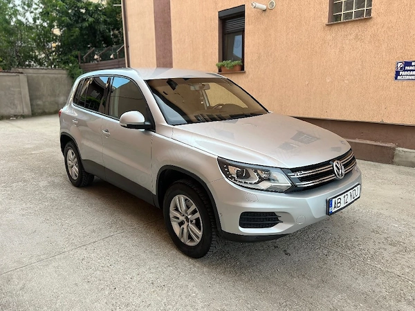 VOLKSWAGEN Tiguan