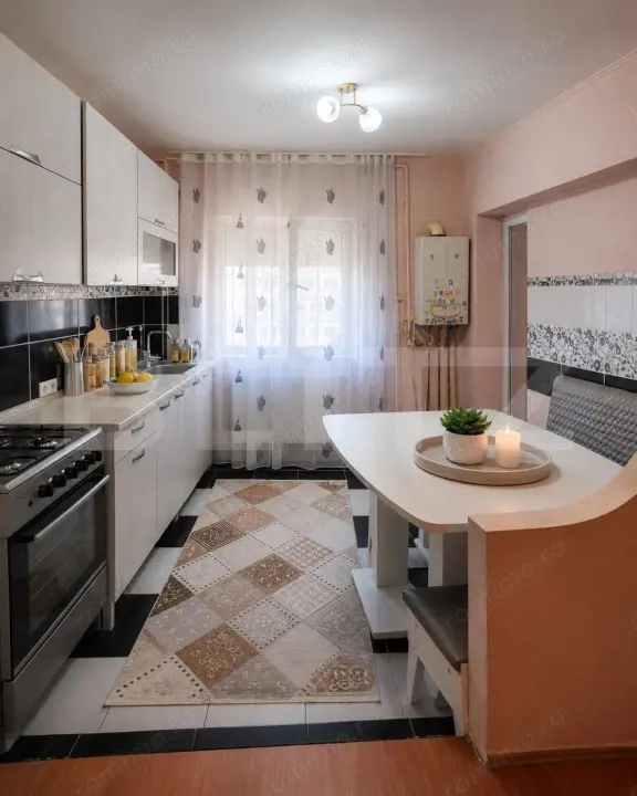 Apartament cu 2 camere, decomandat, 56 mp, renovat, Micro 2 - Orăștie — fotografia 1