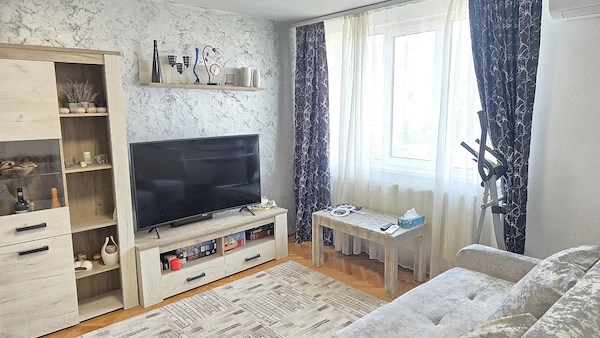 Vand apartament 3 camere in Deva, zona Piata Victoriei, bloc de 4 etaje de caramida, mobilat — fotografia 1