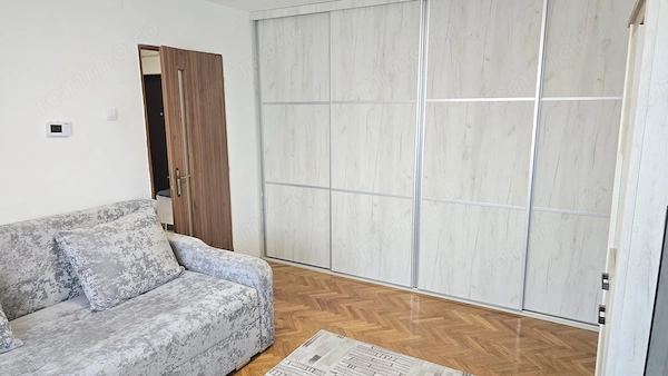 Vand apartament 3 camere in Deva, zona Piata Victoriei, bloc de 4 etaje de caramida, mobilat — fotografia 3