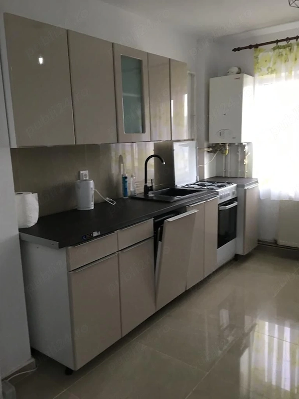 Proprietar, închiriez ap. 2 camere, decomandat, p-ța Mărăști, mobilat, utilat, disponibil din 01 Aug — fotografia 1