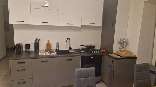 Apartament cu 3 camere de vanzare parcare si pod pe toata suprafata apartamentului — fotografia 2