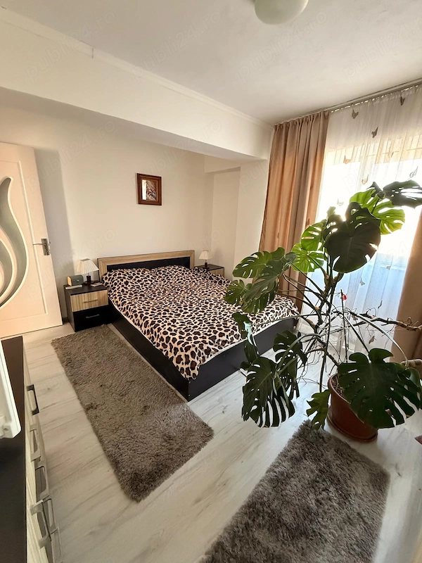Apartament 3 camere de vânzare — fotografia 1