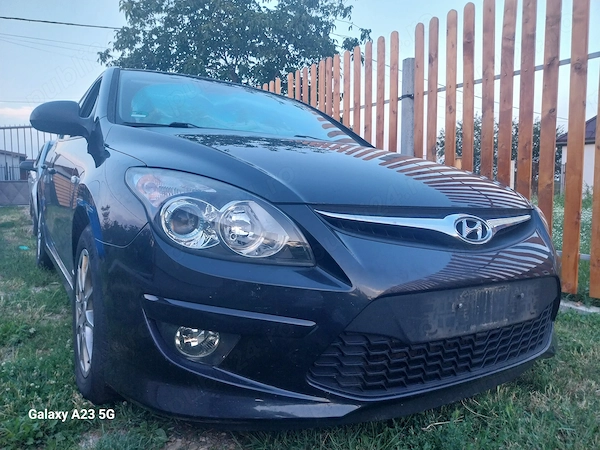HYUNDAI i30 2011
