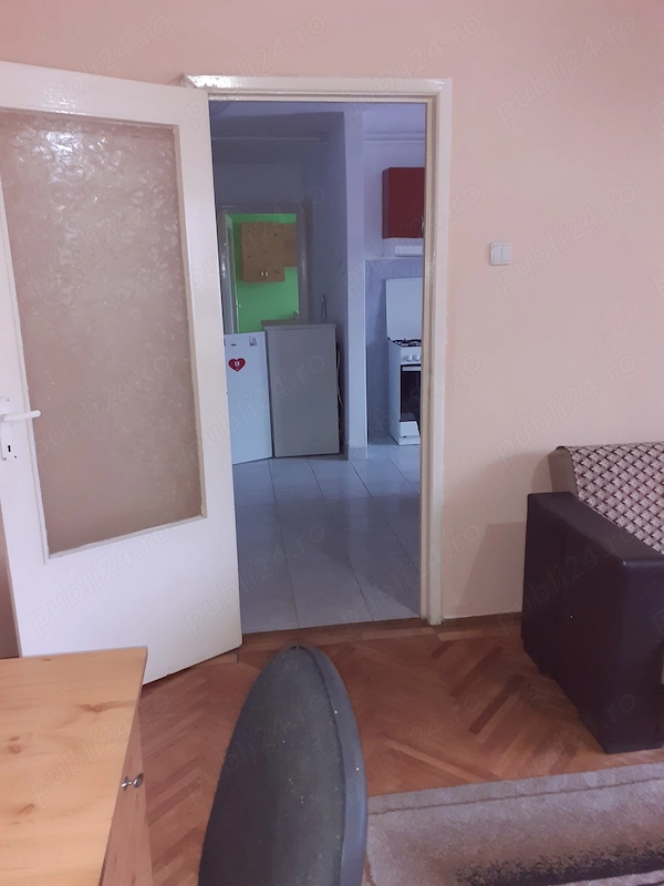 apartament 2 camere mobilat, zona Piata — fotografia 3