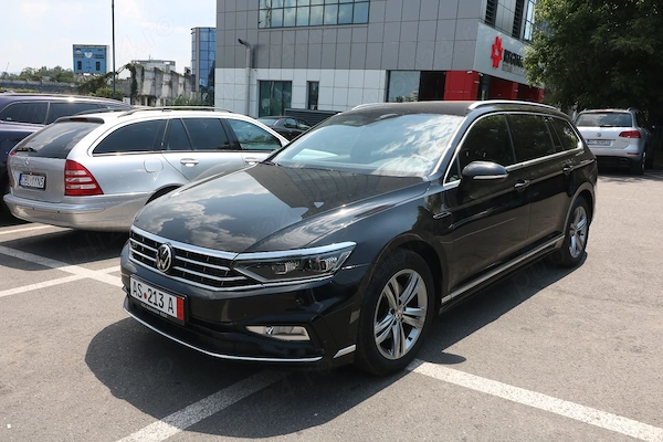 VW Passat R-Line - 2022 - Motor 2.0 tdi - 150 cp - Cutie automata DSG - Germania - Impecabil