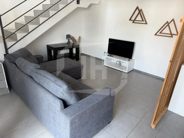 Apartament tip penthouse, 2 camere, terasa, parcare, zona strazii Paris — fotografia 2