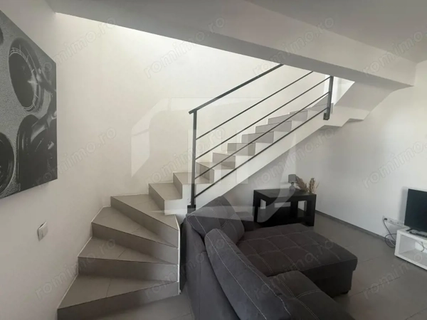 Apartament tip penthouse, 2 camere, terasa, parcare, zona strazii Paris — fotografia 3