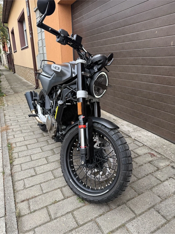 Husqvarna svartpilen 401 A2, akrapovic