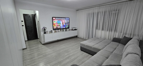 Apartament 3 camere de vanzare- strada Toamnei, Ramnicu Sarat — fotografia 1