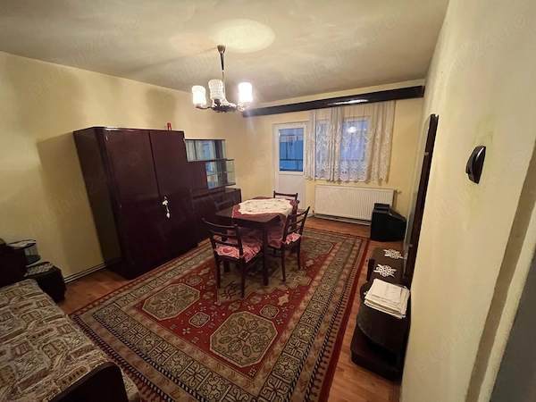vand apartament 3 camere decomandat in Hunedoara — fotografia 1