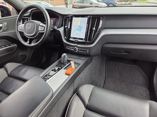 VOLVO XC60 2022 — imagine 10