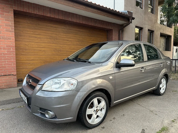 Chevrolet Aveo LS 90.000km model de echipare full niciun eveniment rutier un singur propietar de NOU