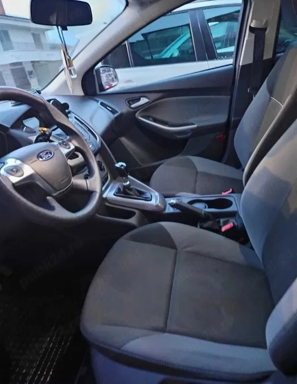 FORD Focus 2011 — imagine 5