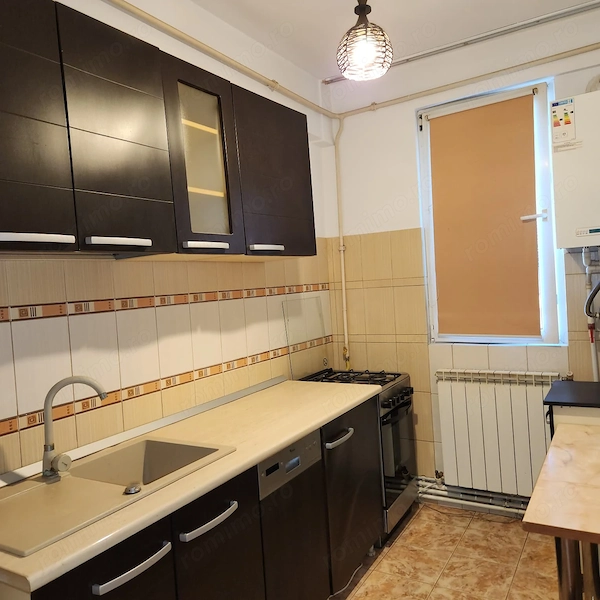 Vând apartament 3 camere, mobilat, 60 mp, vizavi de Hotel Select — fotografia 3