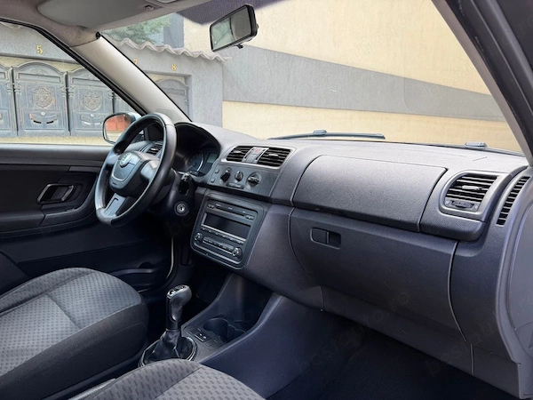 SKODA Fabia 2011 — imagine 3
