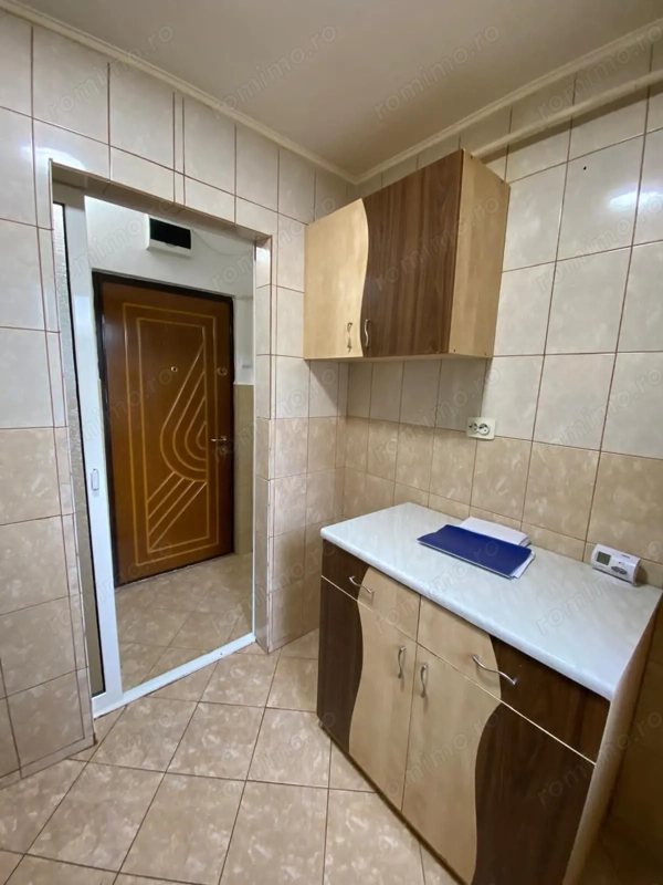 De vanzare apartament cu 2 camere mobilat si utilat, Micro 38, etaj 3 — fotografia 3