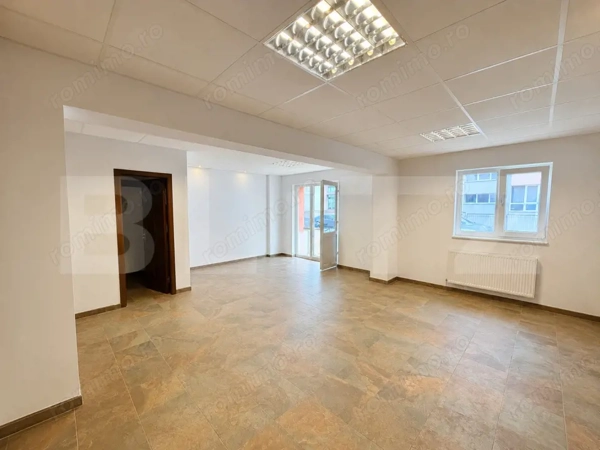 Apartament 2 camere, 50 mp, parter, complet renovat, zona Cetate-Liceul Sportiv — fotografia 1