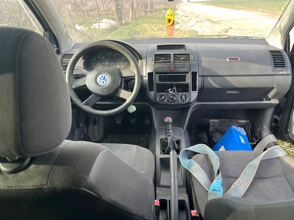 VOLKSWAGEN Polo