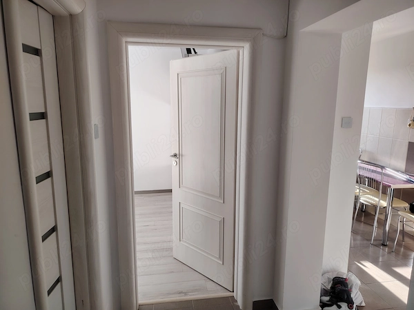 Vând apartament 3 camere Titan — fotografia 1