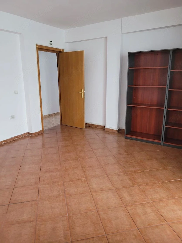 inchiriez apartament 4 camere — fotografia 1