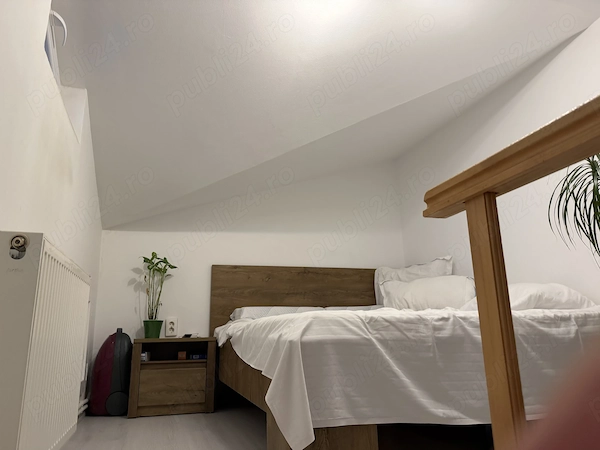Vând apartament mansardă pe două nivele — fotografia 1