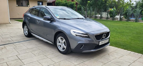 Volvo V40 R-Design Model Cross Country