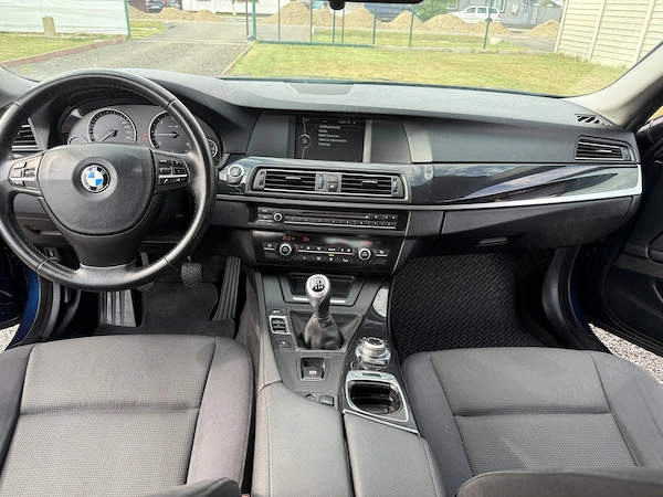 BMW 5 Series 2011 — imagine 7