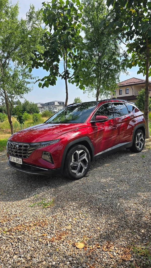 Hyundai Tucson Luxury 4x4 252 cp motor benzina 1.6L plug-in Hybrid electric autonomie 60 km