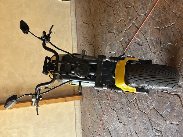 Vând scuter electric urgent este în stare impecabilă