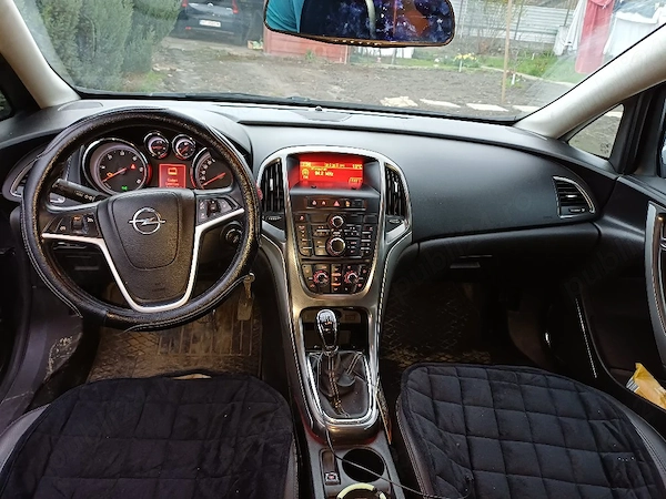 Opel Astra 2011