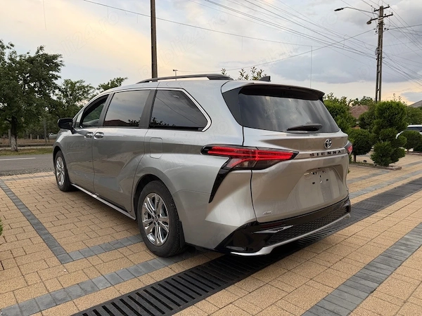 2023 Toyota sienna XSE Hybrid 2.5L