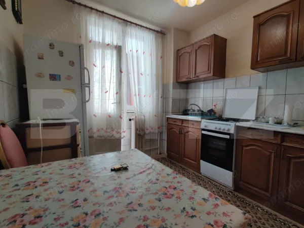 Apartament cu 3 camere, 63 mp - zona Dacia, Oradea — fotografia 3