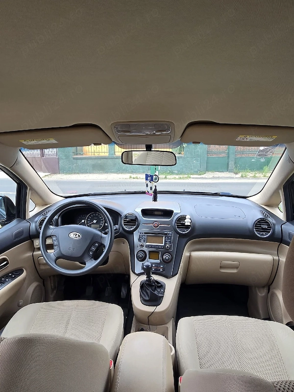 Kia carens