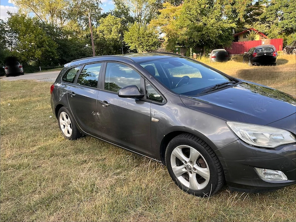 Opel Astra J 2011 inmatriculat