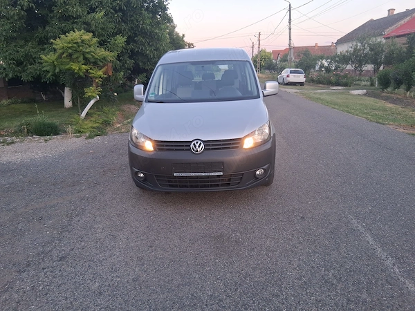 Vand vw caddy an 2011 luna 11 motor 1.6 tdi euro 5 clima incalzire in scaune pilot automat
