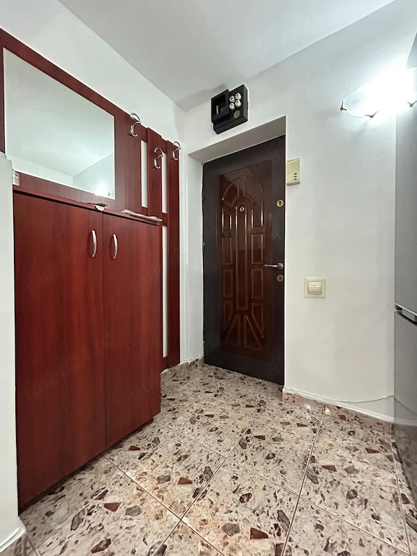 Închiriez apartament cu 2 camere str. CLOȘCA - CETATE — fotografia 1