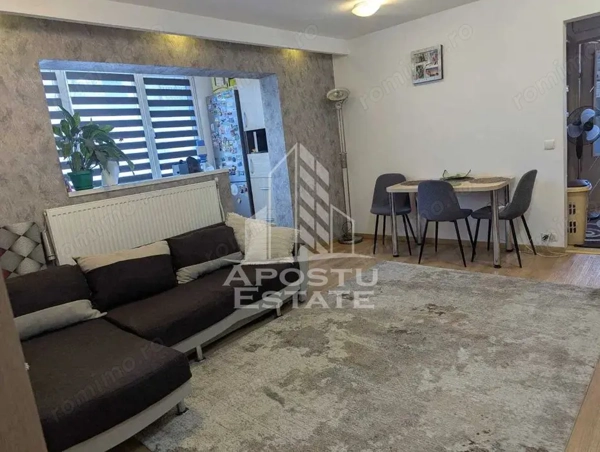 Apartament cu 3 camere, zona Buziasului, 55 mp, Centrala proprie — fotografia 1