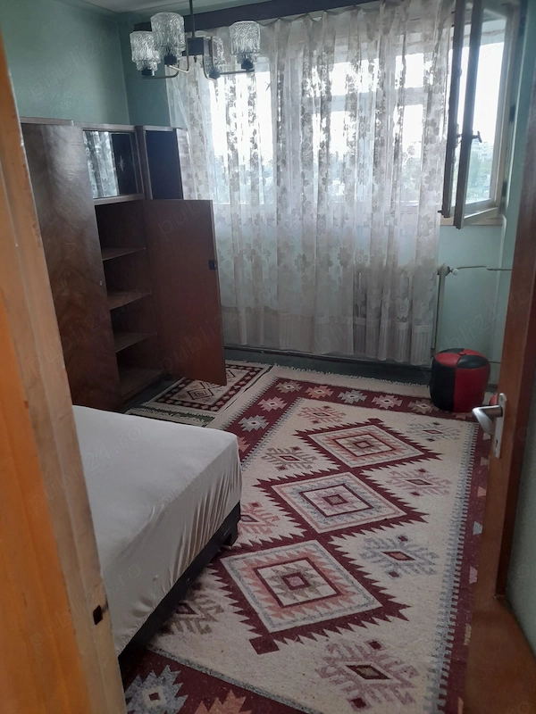 Apartament 3 camere Prel Ghencea metrou Râul Doamnei, familie sau studenți — fotografia 3