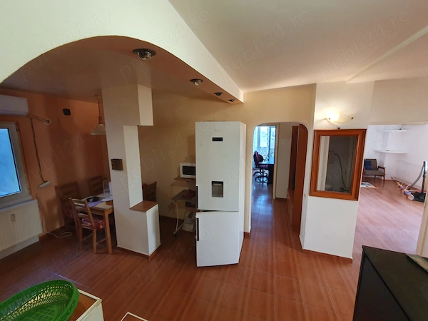 PROPRIETAR vand apartament decomandat 4 camere, 2 bai, 2 balcoane — fotografia 1