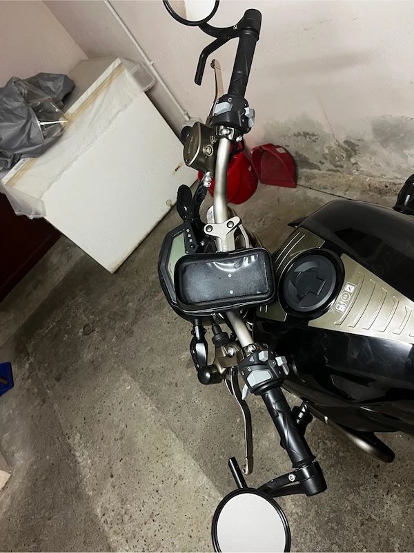 Motocicleta pentru permis categoria A1 (Zontes Scrambler G125)