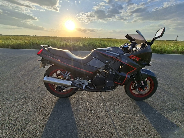 Vând Kawasaki Gpx750cmc