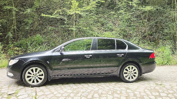 Vand Skoda Superb, motorizare 2.0 TDI, 140 CP, cutie automata DSG.
