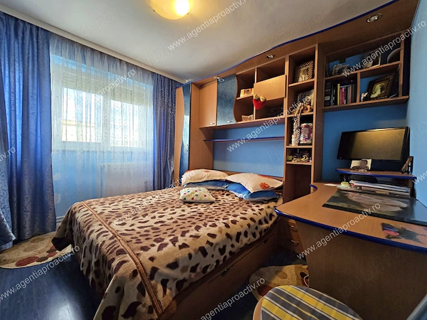 Apartament cu 2 camere, decomandat, Micro 18, Etaj 3, lângă Dunărea Mall — fotografia 3