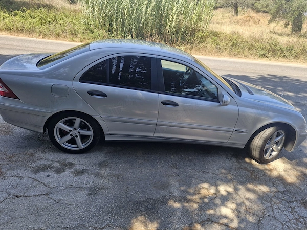 MERCEDES-BENZ C-Class 2004 — imagine 5