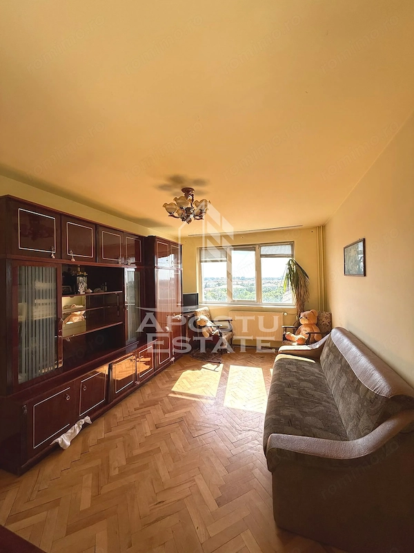 Apartament de vanzare cu 3 camere, 2 bai, 2 balcoane, zona Soarelui — fotografia 1
