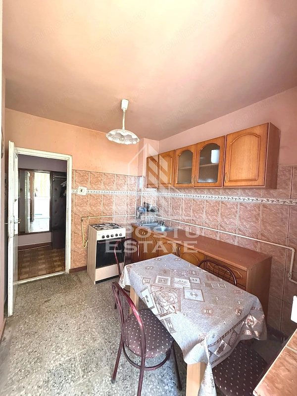 Apartament de vanzare cu 3 camere, 2 bai, 2 balcoane, zona Soarelui — fotografia 2