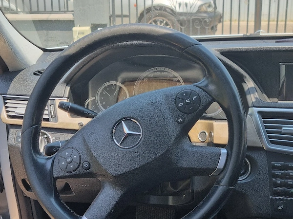 MERCEDES-BENZ E-Class 2011 — imagine 4